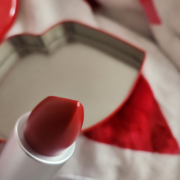 MAC COSMETICS Lipstick and Lip shaped tin set - Picture 5 of 5